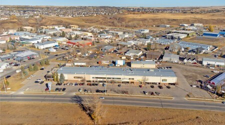 100 Stockton Av, Okotoks, AB à louer - Photo de l’immeuble – Image 2 sur 3