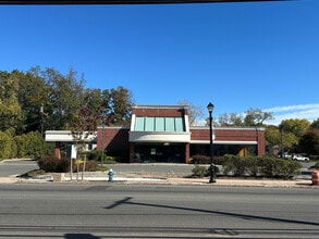 72 South St, New Providence, NJ à louer Photo de l’immeuble– Image 2 sur 2