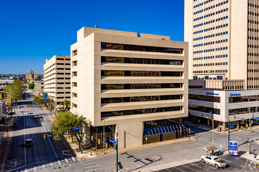 425 Soledad St, San Antonio, TX à louer - Photo de l’immeuble – Image 1 sur 9