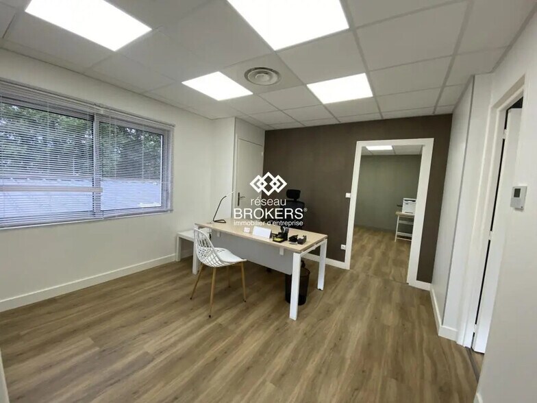 Local commercial dans Crolles à vendre - Photo intérieure – Image 2 sur 5