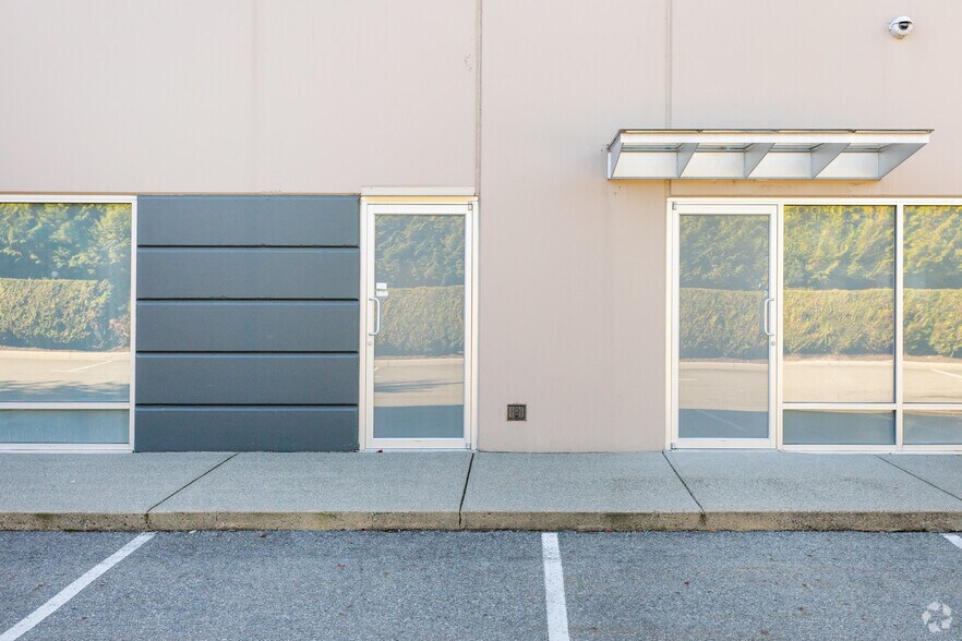 27090 Gloucester Way, Langley, BC à louer - Photo de l’immeuble – Image 3 sur 8