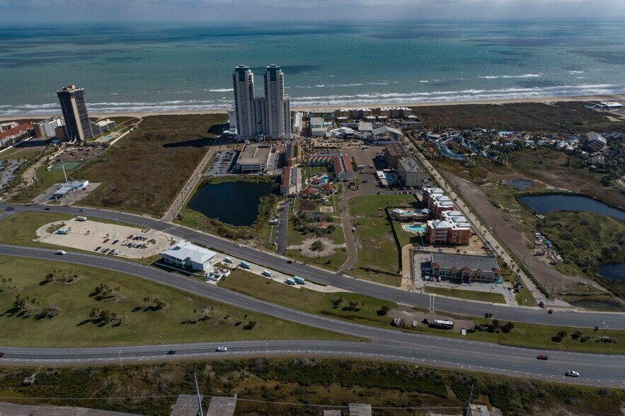 210 Padre Blvd, South Padre Island, TX à louer - Photo de l’immeuble – Image 3 sur 4