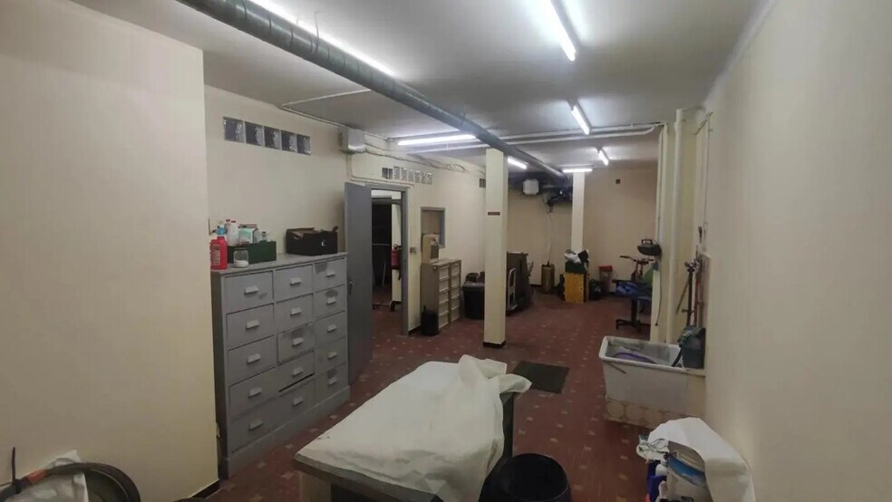 Industriel/Logistique dans Nice à vendre - Photo de l’immeuble – Image 3 sur 12