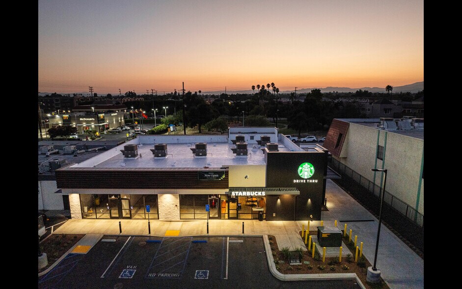 9124-9134 Van Nuys Blvd, Panorama City, CA à louer - Photo principale – Image 1 sur 12