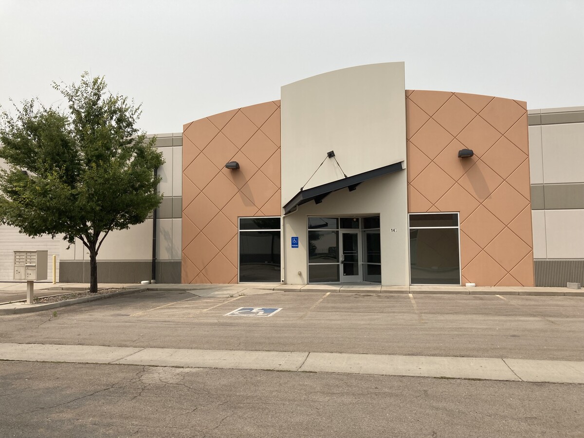 141-145 W 900 N, Springville, UT 84663 - Lot 143 -  - Photo intérieure - Image 1 of 9