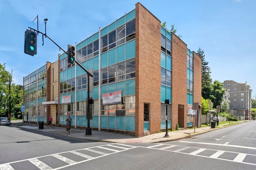 700 Park Ave, Plainfield, NJ à vendre - Photo de l’immeuble – Image 1 sur 13