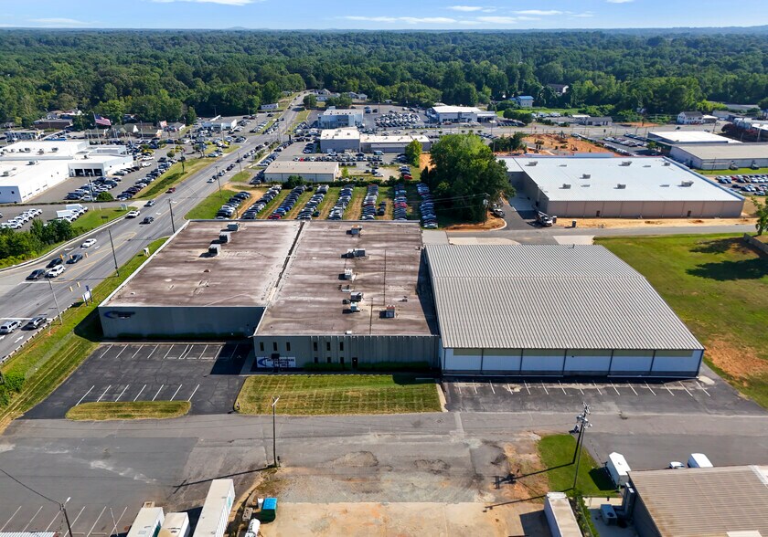 141 Robins St, Lowell, NC à louer - Photo de l’immeuble – Image 2 sur 18