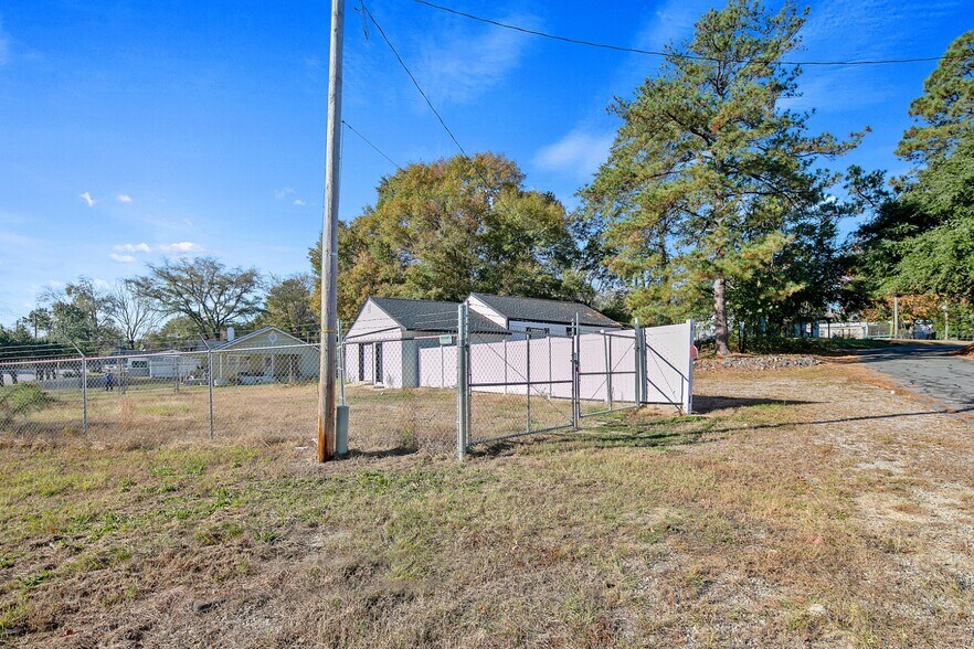 1500 Gillespie St, Fayetteville, NC à louer - Photo de l’immeuble – Image 2 sur 35