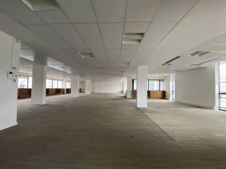 Bureau dans Ivry-sur-Seine à vendre - Photo de l’immeuble – Image 3 sur 16