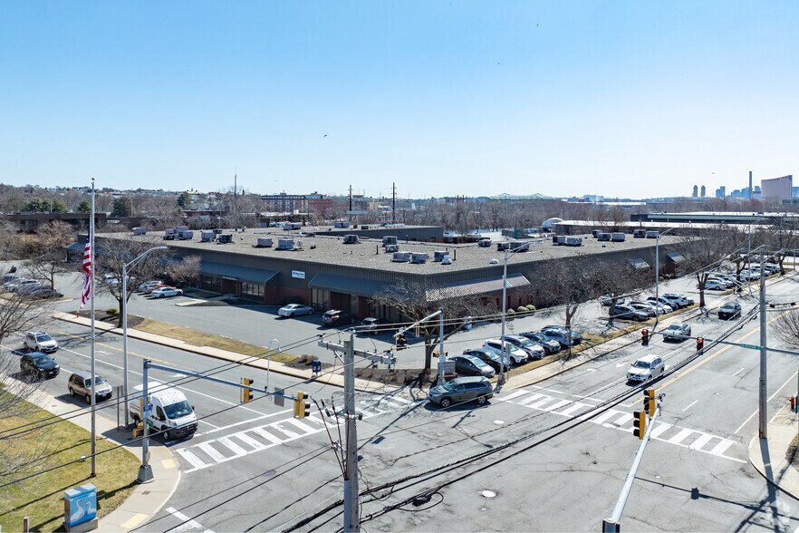 300 Commercial St, Malden, MA à louer - Photo de l’immeuble – Image 3 sur 11