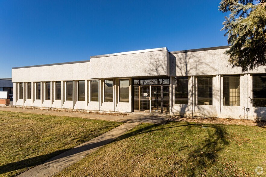 855 Rue McCaffrey, Montréal, QC à louer - Photo de l’immeuble – Image 3 sur 3