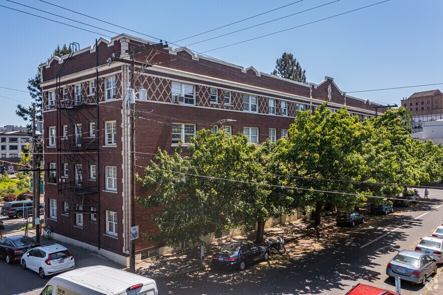 1539-1541 W Burnside St, Portland, OR à vendre - Photo de l’immeuble – Image 1 sur 1