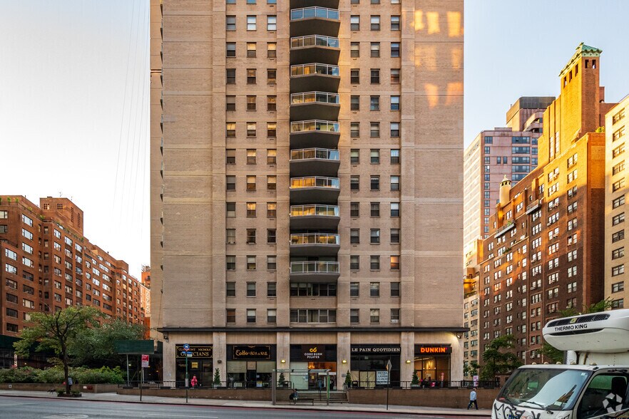 400-416 E 56th St, New York, NY à vendre - Photo de l’immeuble – Image 2 sur 9