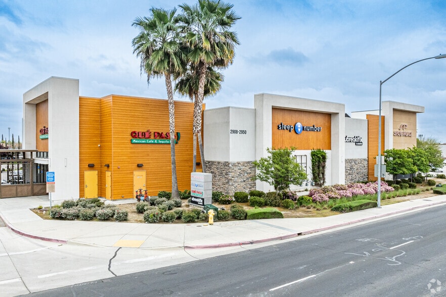 2908-2950 S Mooney Blvd, Visalia, CA à vendre - Photo principale – Image 1 sur 38