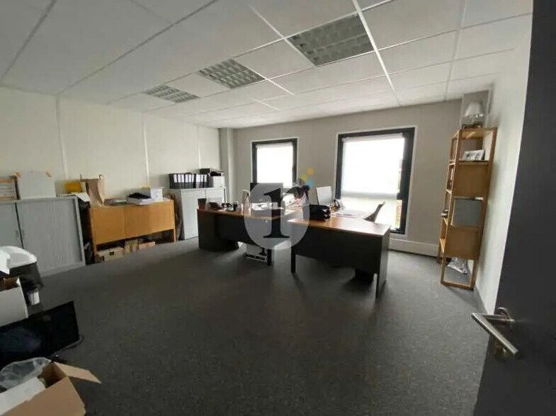 Bureau dans Saint-André-lez-Lille à louer - Photo de l’immeuble – Image 3 sur 6