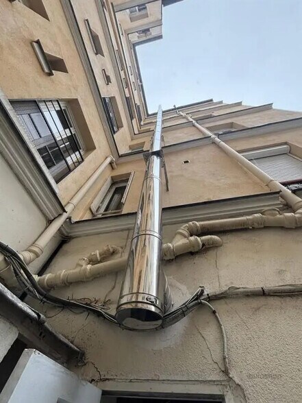 Local commercial dans Paris à louer - Photo de l’immeuble – Image 3 sur 7