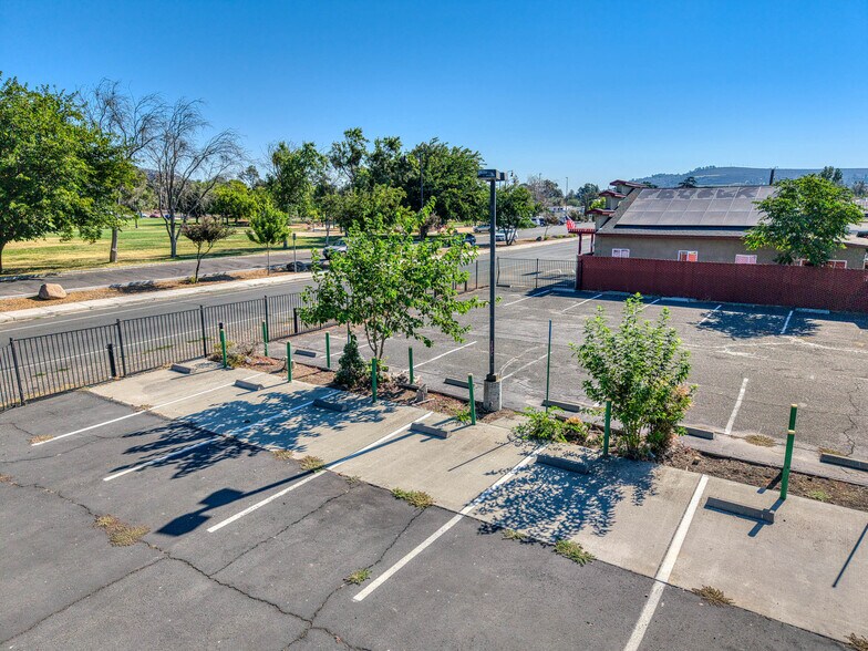 14050 Division ave, Clearlake, CA à vendre - Photo de l’immeuble – Image 3 sur 12