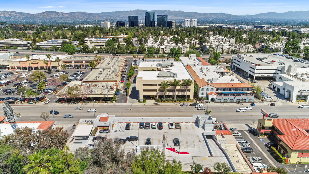 21720-21732 Ventura Blvd, Woodland Hills, CA à louer - Aérien – Image 2 sur 15