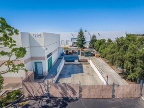 1264 DuPont Ct, Manteca, CA à vendre Photo intérieure– Image 2 sur 18