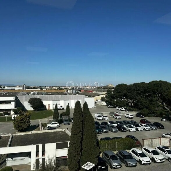 Bureau dans  à louer - Photo de l’immeuble – Image 3 sur 3