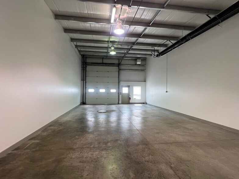 5510 45th St, Leduc, AB à louer - Photo de l’immeuble – Image 3 sur 7
