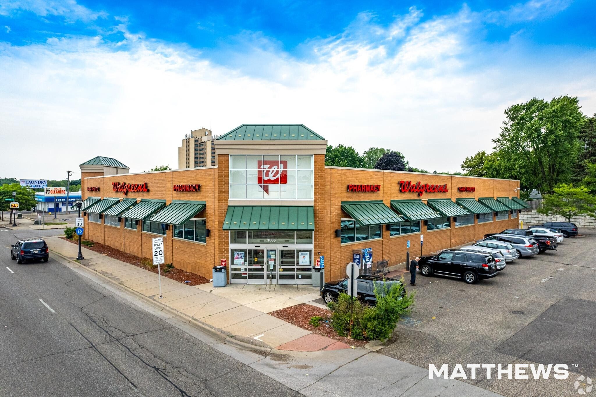 1665 White Bear Ave N, Saint Paul, MN à vendre Photo de l’immeuble– Image 1 sur 4