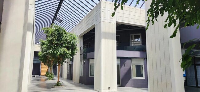 Plus de détails pour Local d'activités à louer