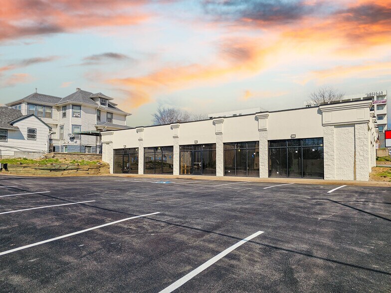 4002 Dodge St, Omaha, NE à louer - Photo de l’immeuble – Image 2 sur 9