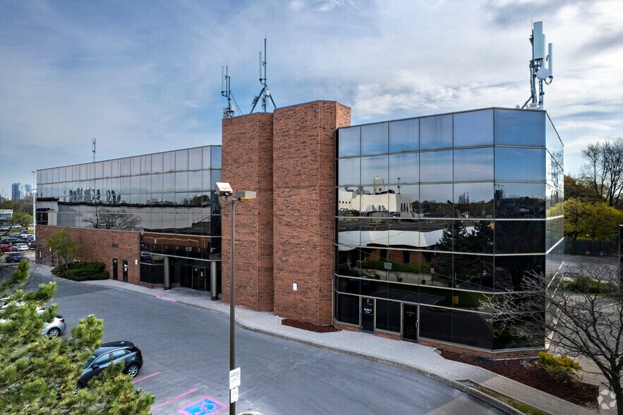 1370 Don Mills Rd, Toronto, ON à louer - Photo de l’immeuble – Image 2 sur 6