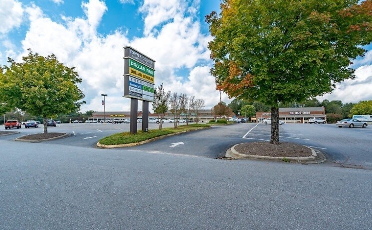 626-658 Center Dr, Lincolnton, NC à louer - Photo de l’immeuble – Image 3 sur 3