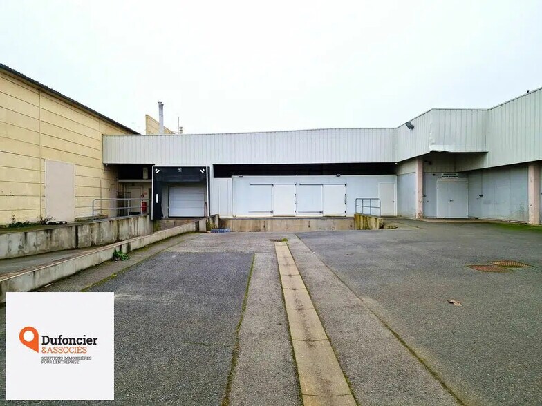 Local d'activités dans Poitiers à vendre - Photo de l’immeuble – Image 2 sur 12