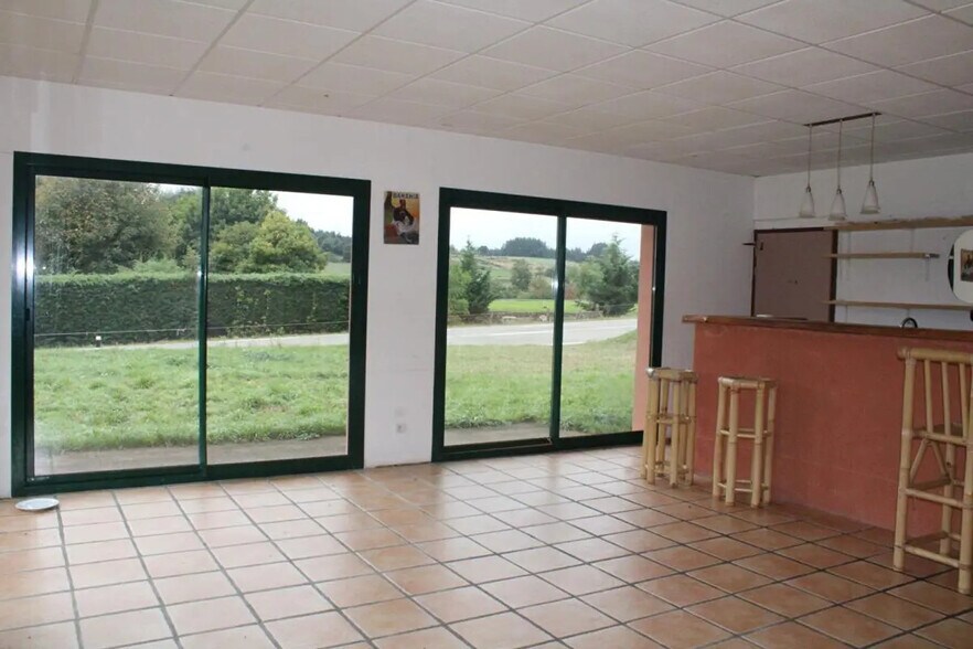 Local d'activités dans Pradelles à vendre - Photo de l’immeuble – Image 2 sur 8