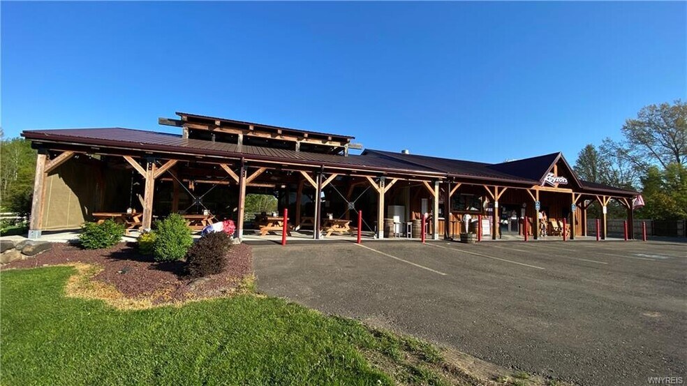 8178 N Main St Rd, Eden, NY à vendre - Photo de l’immeuble – Image 3 sur 37