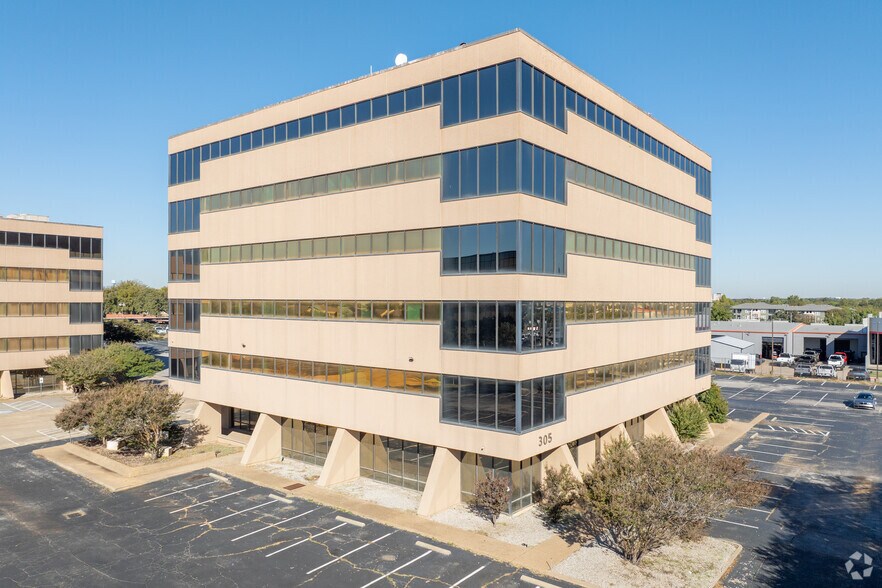 Value-Add DFW Office Portfolio portefeuille de 2 biens à vendre sur LoopNet.fr - Photo de l’immeuble – Image 1 sur 25