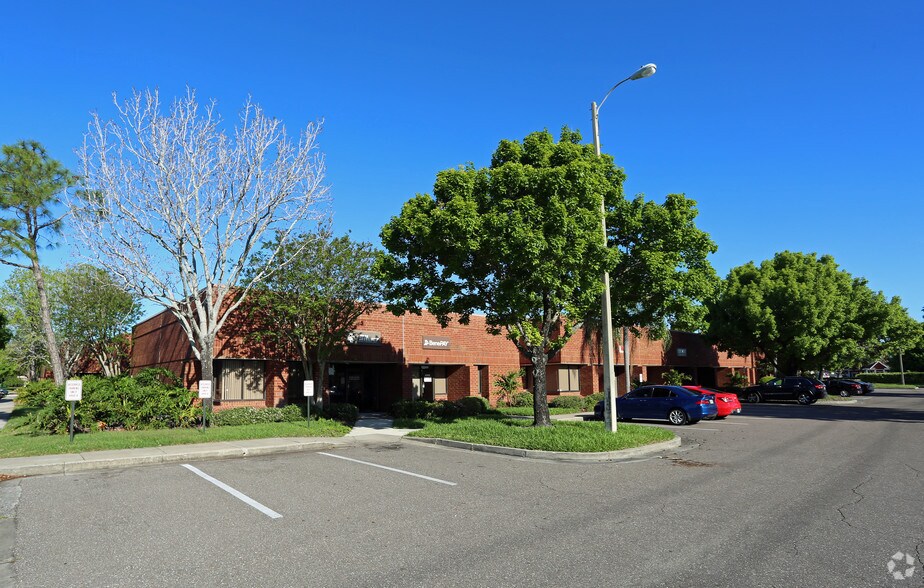 4900 Creekside Dr, Clearwater, FL à louer - Photo de l’immeuble – Image 1 sur 19