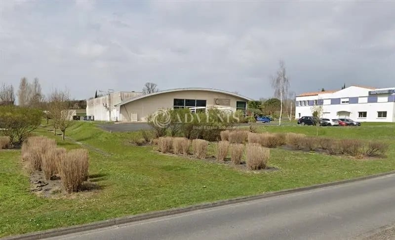 Local commercial dans Saintes à louer - Photo de l’immeuble – Image 2 sur 3