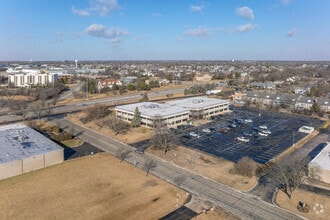 100 Tower Dr, Burr Ridge, IL - Vue aérienne  vue de carte - Image1