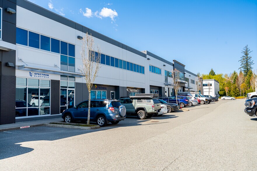 18651 52nd Ave, Surrey, BC à vendre - Photo de l’immeuble – Image 2 sur 6