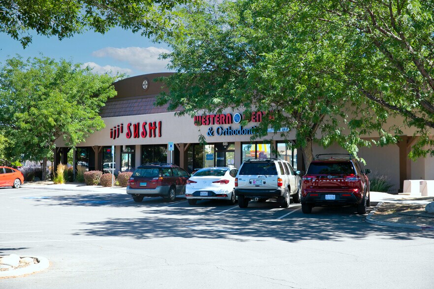 685 E Prater Way, Sparks, NV à vendre - Photo de l’immeuble – Image 3 sur 4