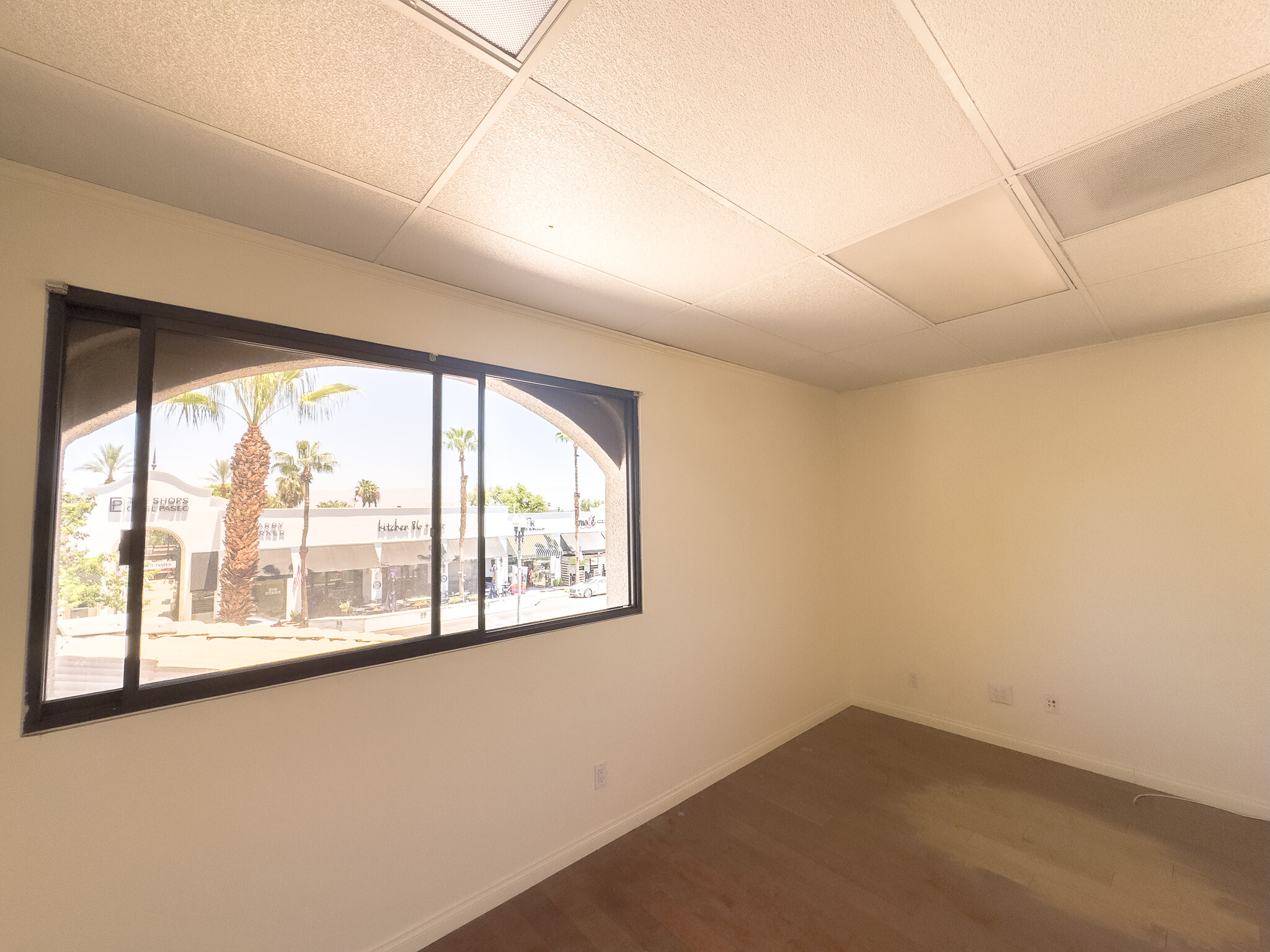 73111 El Paseo Dr, Palm Desert, CA à louer Photo intérieure– Image 1 sur 7