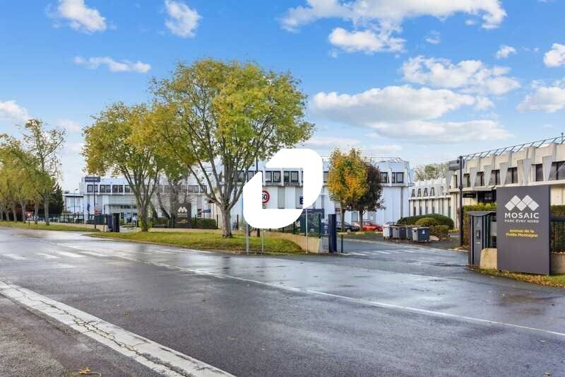 Local d’activités dans Évry-Courcouronnes à louer - Photo de l’immeuble – Image 3 sur 16