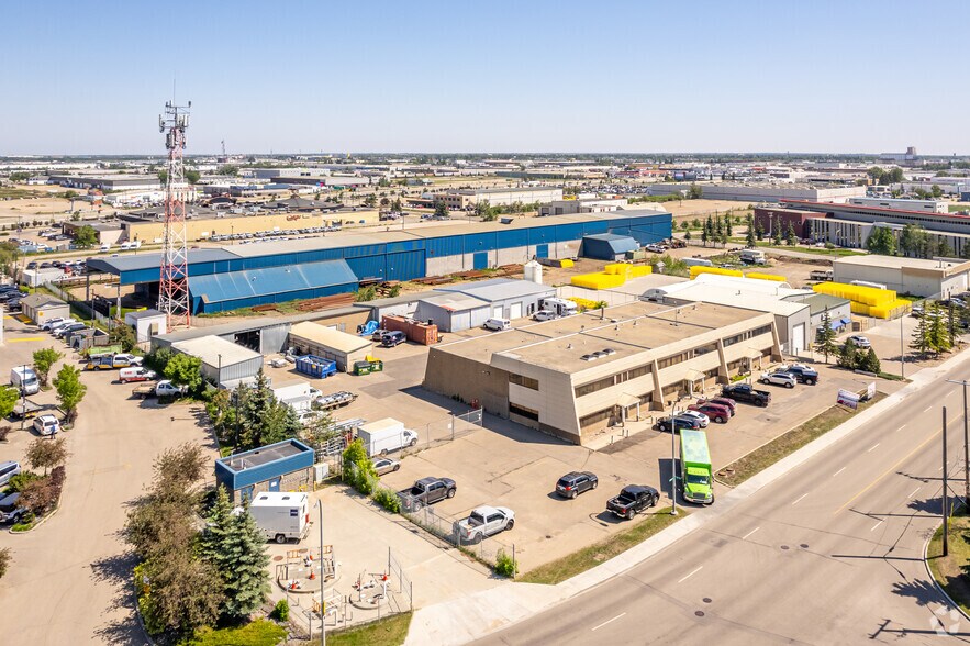 15330 123 Av NW, Edmonton, AB à louer - Photo de l’immeuble – Image 1 sur 10