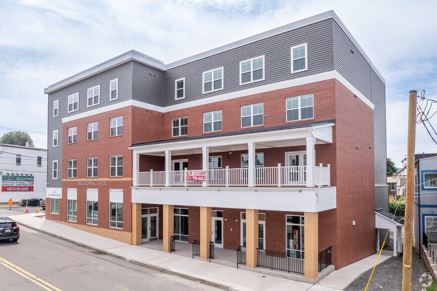 222 E Drinker St, Dunmore, PA à louer - Photo de l’immeuble – Image 3 sur 6