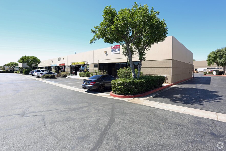 10550 Ramona Ave, Montclair, CA à louer - Photo principale – Image 1 sur 7
