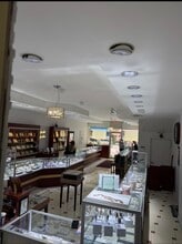 6610 Fresh Pond Rd, Ridgewood, NY à louer Photo intérieure– Image 2 sur 7