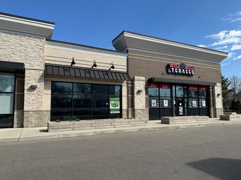 8451-8491 15 Mile Rd, Sterling Heights, MI à louer - Photo de l’immeuble – Image 2 sur 9