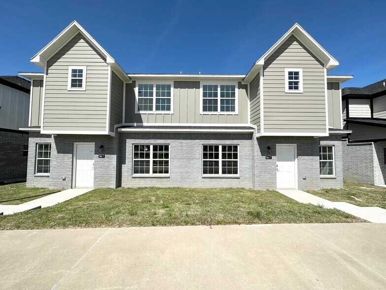 959 S Rupple Rd, Fayetteville, AR à vendre - Photo principale – Image 1 sur 21