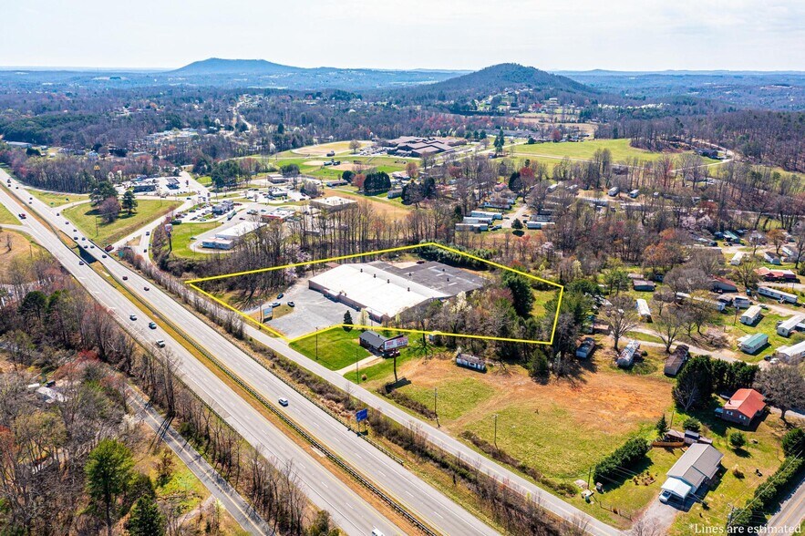7626 Cavalier Way, Connellys Springs, NC à louer - Photo de l’immeuble – Image 2 sur 26