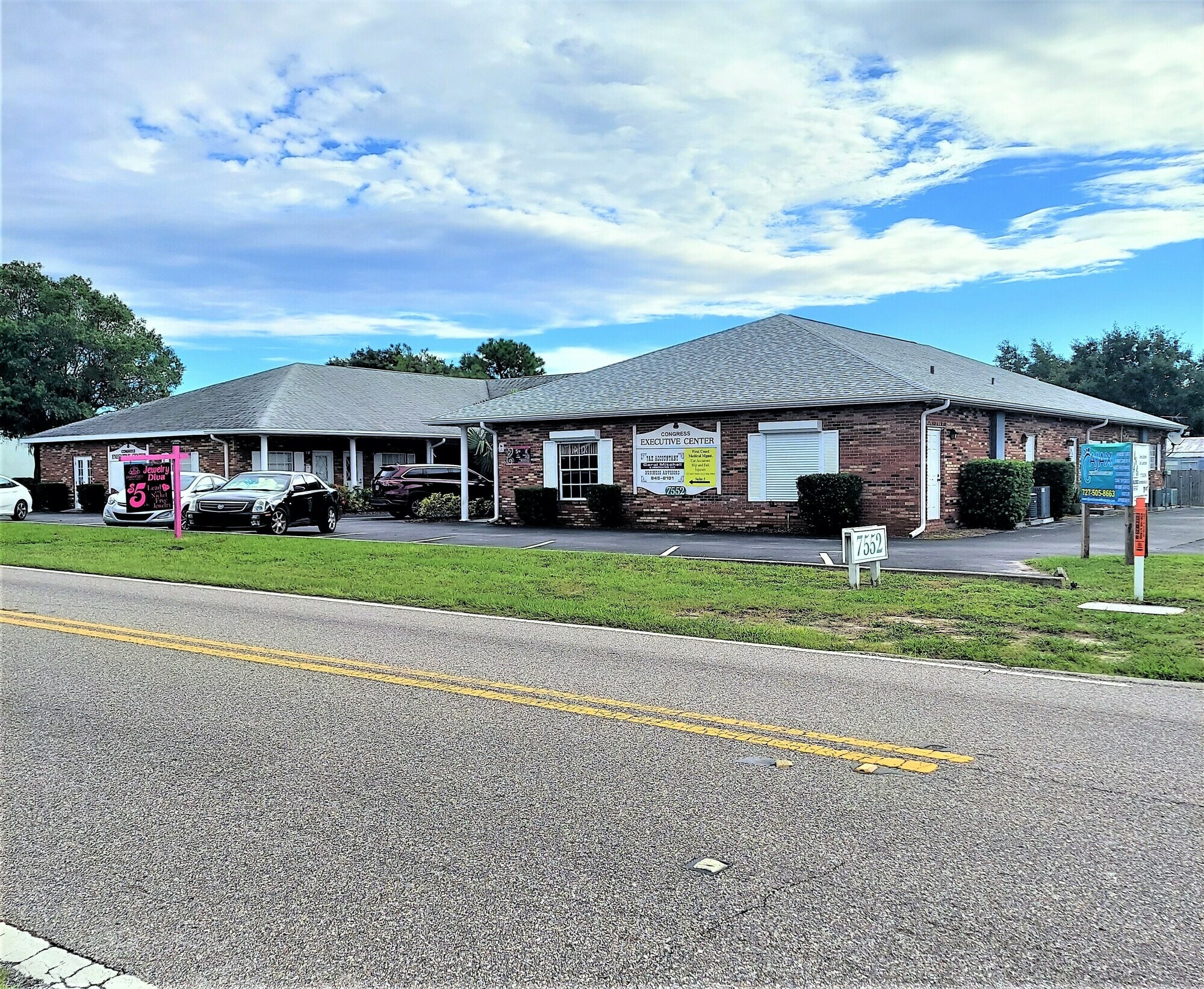 7552 Congress St, New Port Richey, FL à louer Photo de l’immeuble– Image 1 sur 6