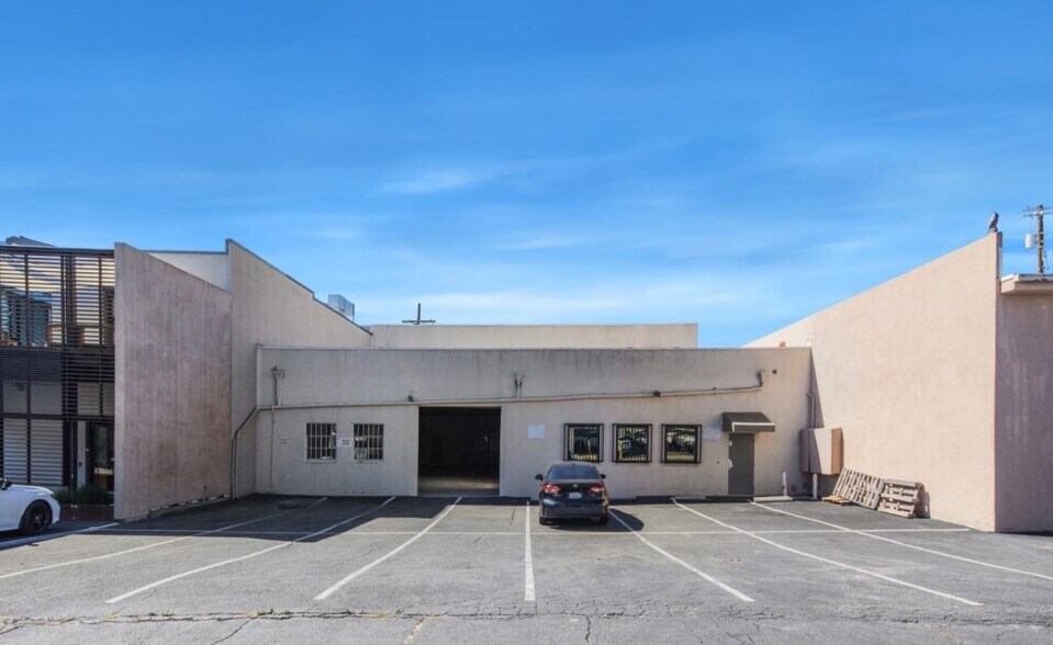 2230 S Barrington Ave, Los Angeles, CA à louer - Photo de l’immeuble – Image 3 sur 5